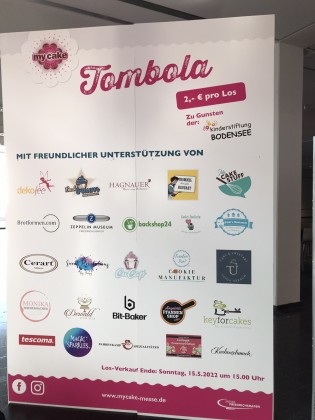 Banner mit den Logos der Tombola-Sponsoren